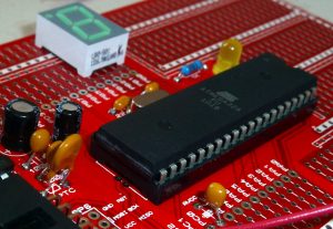 TRAINING MIKROKONTROLER AVR DENGAN CODEVISION AVR